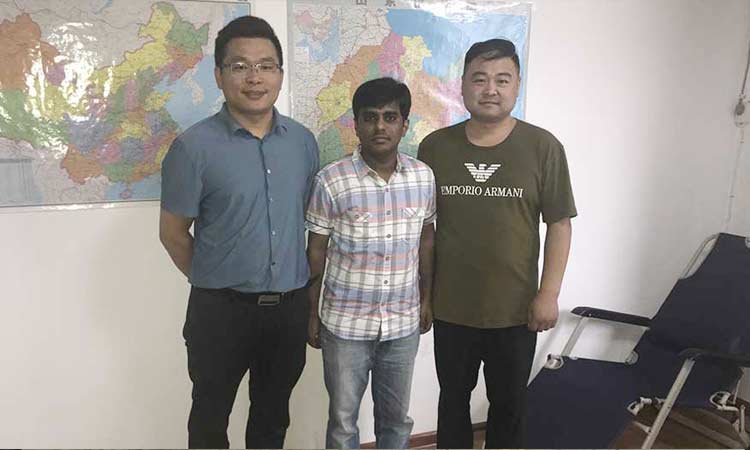 智能純電動(dòng)清掃車迎來外國客戶來我公司進(jìn)行實(shí)地參觀考察