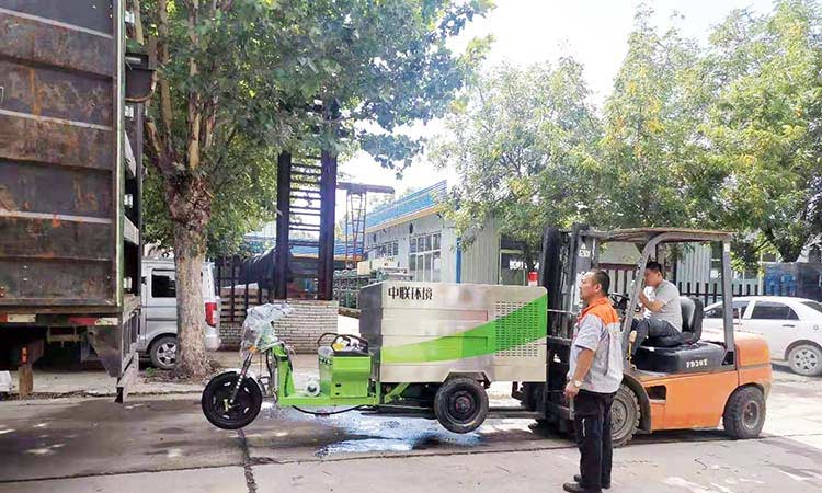 發(fā)往湖南環(huán)衛(wèi)公司的三輪高溫高壓清洗車(chē)，用于市政環(huán)衛(wèi)高溫高壓作業(yè)