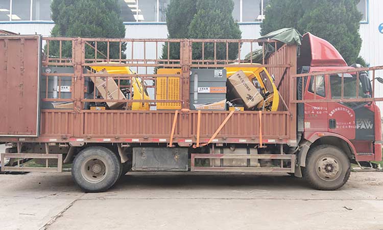 高速收費(fèi)站定制多功能高壓清洗車(chē)，用于道路的快速?zèng)_洗和保潔