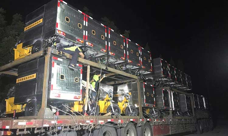 人行道高壓清洗車裝車現(xiàn)場