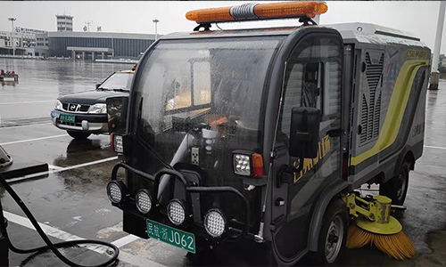純電動(dòng)洗掃車運(yùn)達(dá)臺(tái)州某機(jī)場開始工作