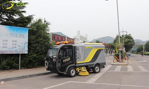 純電動(dòng)小型洗掃車有什么優(yōu)勢？