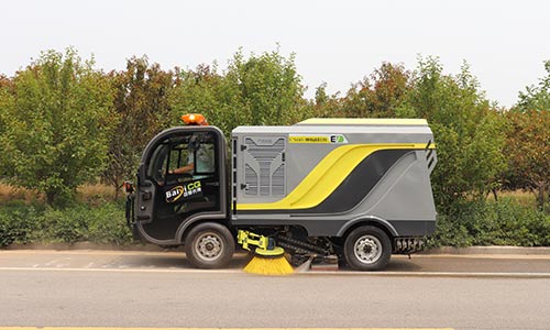 背街小巷需要什么樣的電動(dòng)道路洗掃車？