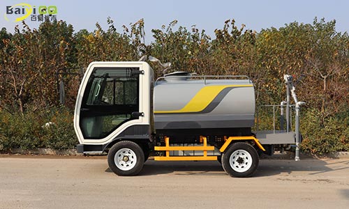 校園環(huán)衛(wèi)選擇哪款電動(dòng)小型灑水車(chē)