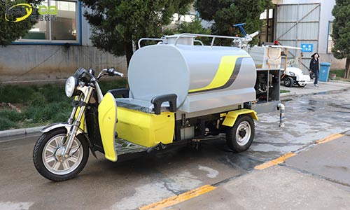 小型三輪灑水車(chē)，解決校園飛絮防疫問(wèn)題