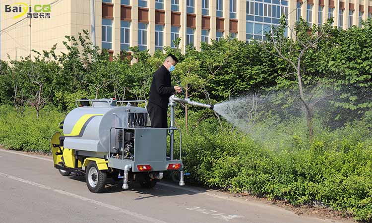 三輪灑水車(chē)