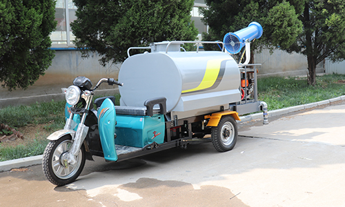 三輪霧炮灑水車(chē)，工業(yè)園區(qū)抑塵好幫手