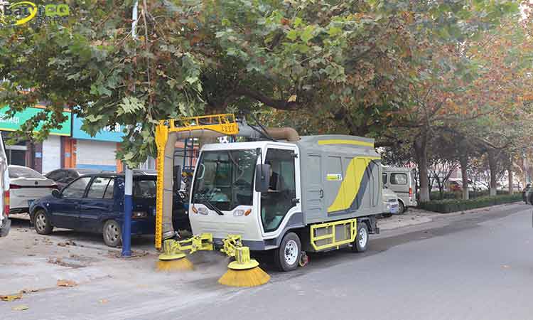 多功能樹(shù)葉收集車