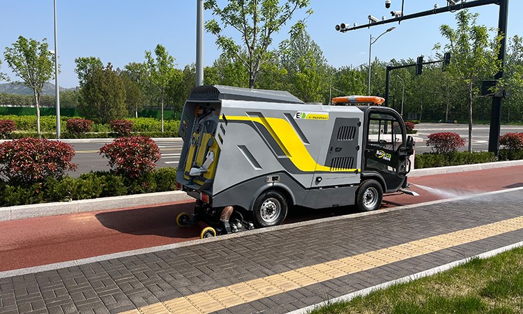 深度清潔車，人行道路面清潔后路見本色