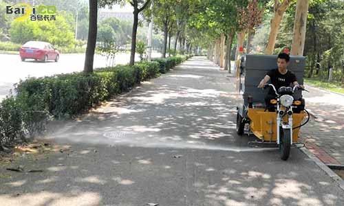 電動(dòng)三輪高壓清洗車，車身小巧高壓沖洗不傷路面