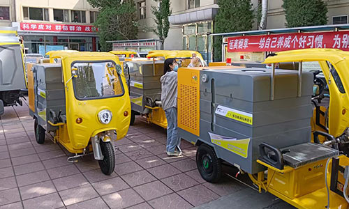 ?小型電動(dòng)三輪高壓清洗車已抵達(dá)內(nèi)蒙某環(huán)衛(wèi)公司并順利交接