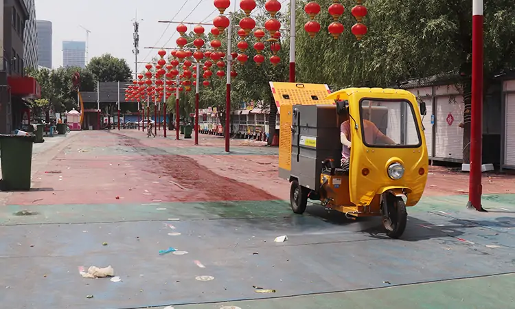 電動(dòng)三輪高壓清洗車(chē)