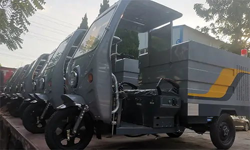 高壓清洗車定制外觀，清潔高效，已裝車準(zhǔn)備發(fā)貨