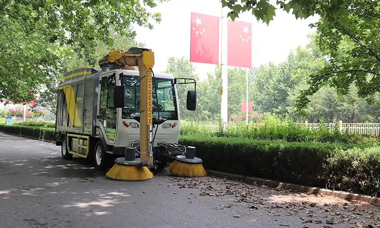 純電動(dòng)樹(shù)葉收集車(chē)