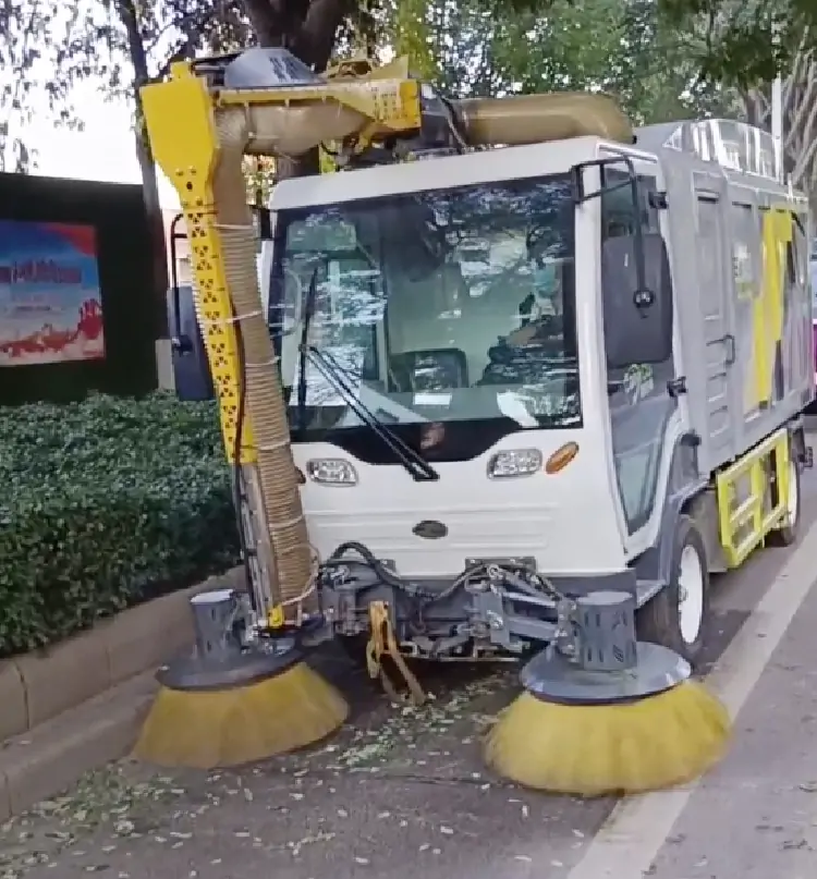 電動(dòng)樹葉收集車