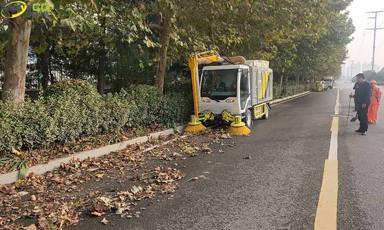 多功能樹(shù)葉收集車