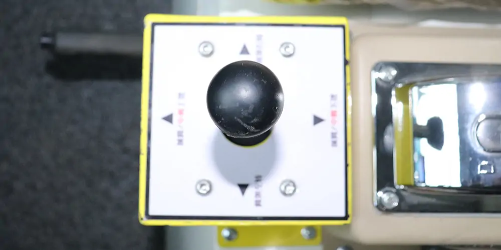 純電動(dòng)樹(shù)葉收集車(chē)