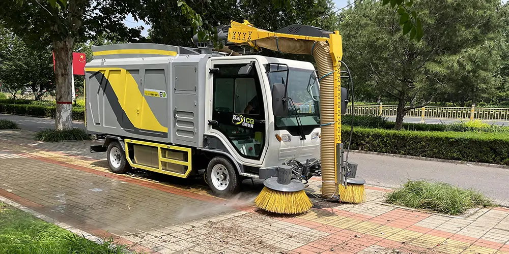 純電動(dòng)樹(shù)葉收集車(chē)