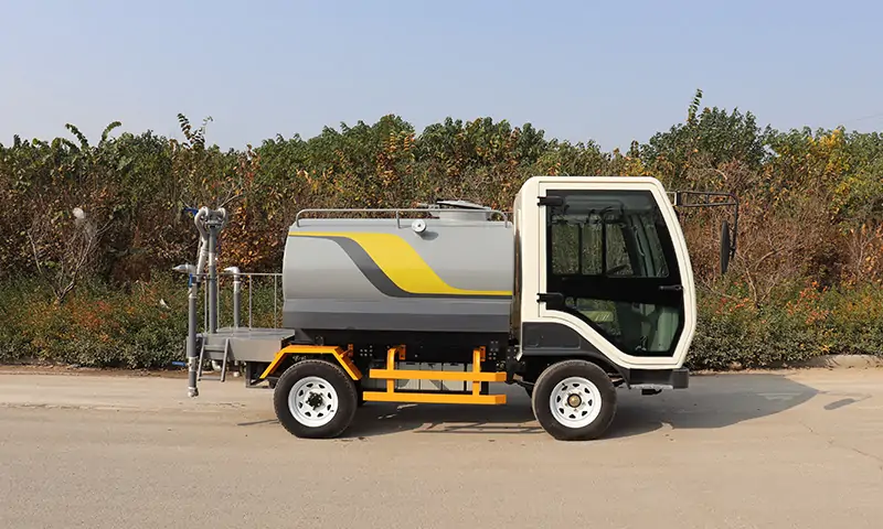 四輪多功能灑水車(chē)—狹窄路段、背街小巷道路養(yǎng)護(hù)專(zhuān)用車(chē)輛