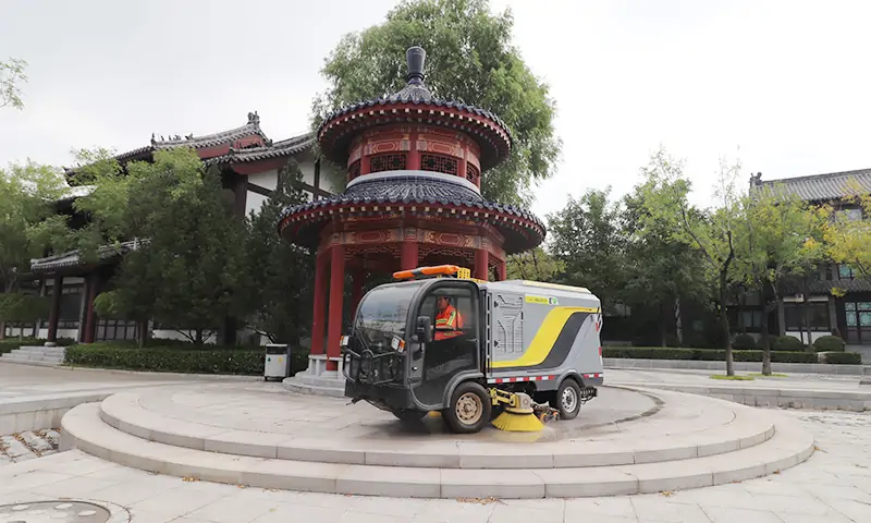 背街小巷、廣場公園狹窄的人行道道路也能洗掃？沒錯(cuò)，這款車就可以做得到！
