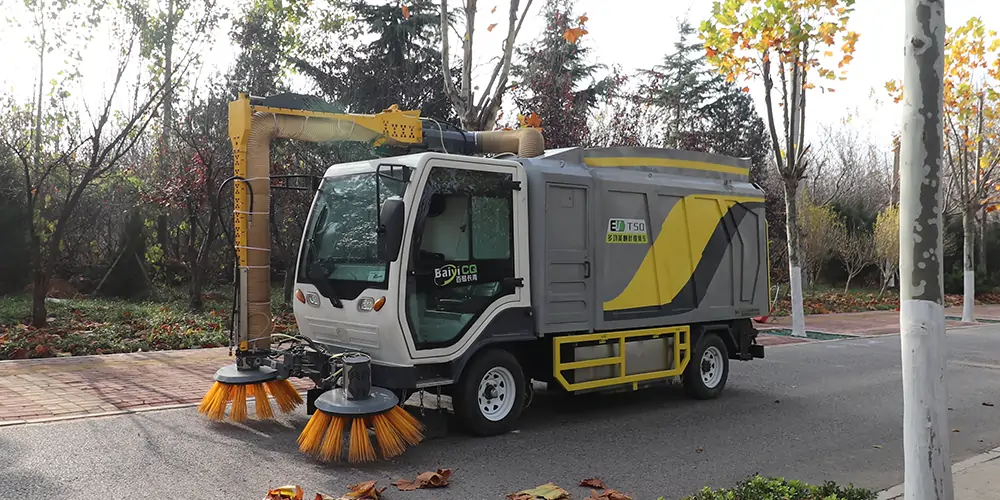 純電動(dòng)多功能樹(shù)葉收集車/