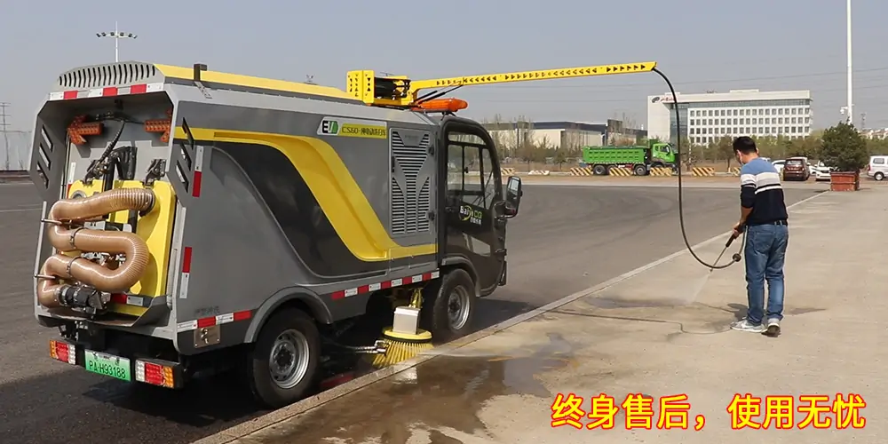 道路洗掃車，路面污漬清潔“專家”_電動(dòng)洗掃車_環(huán)衛(wèi)洗掃車_小型洗掃車