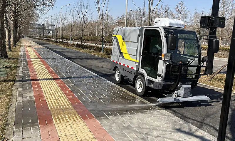 每年花幾十萬(wàn)塊錢雇人做環(huán)衛(wèi)，為啥不選擇幾萬(wàn)塊錢采購(gòu)設(shè)備？一車代替六名人工！