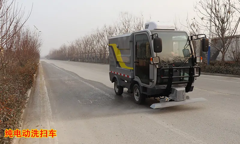 在全世界暢銷的電動(dòng)小型高壓沖洗車，解決95%環(huán)衛(wèi)難題，你不想試一下效果嗎？
