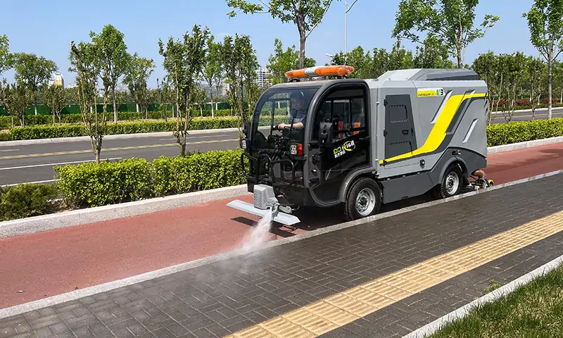 純電動小型深度清潔車-機場景區(qū)物業(yè)人行道、輔道等路段衛(wèi)生治理，純電動，更環(huán)保?。?！
