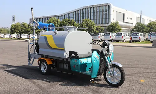 春季揚(yáng)塵大，影響居住環(huán)境怎么辦？這款三輪霧炮灑水車(chē)幫您解決！