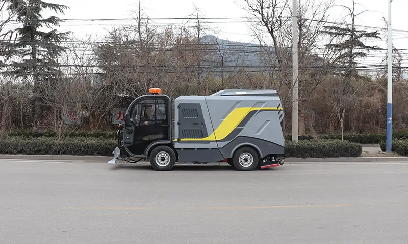 純電動(dòng)深度清潔車，道路清潔好幫手！一米一深度清潔寬度，滿足多場景使用需求！