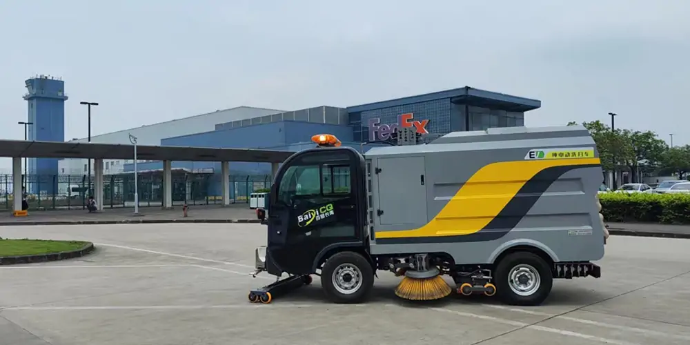 純電動(dòng)樹葉收集車_多功能樹葉收集車_吸入式樹葉收集車_吸樹葉粉碎收集一體車