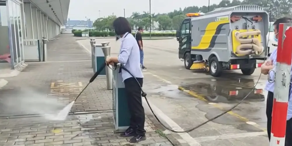 純電動(dòng)樹葉收集車_多功能樹葉收集車_吸入式樹葉收集車_吸樹葉粉碎收集一體車