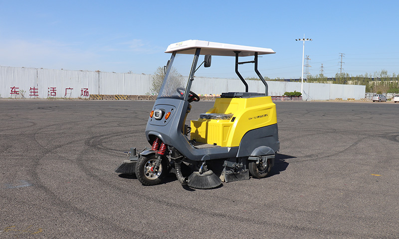 小型道路清掃車，純電動(dòng)，操控簡單，應(yīng)用廣泛！