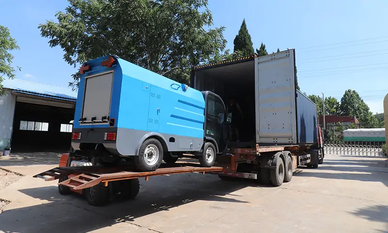 四輪多功能高壓沖洗車(chē)發(fā)貨沙特阿拉伯，為世界環(huán)衛(wèi)作出貢獻(xiàn)！