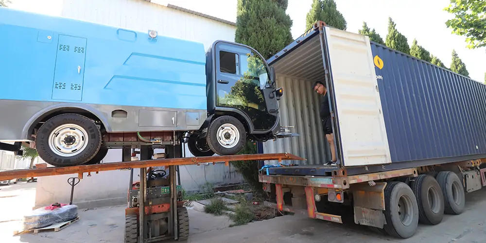 道路洗掃車(chē)_路面污漬清潔“專(zhuān)家”_電動(dòng)洗掃車(chē)_環(huán)衛(wèi)洗掃車(chē)_小型洗掃車(chē)