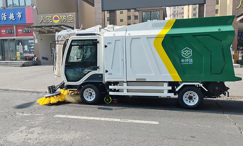 多功能樹(shù)葉收集車(chē)：環(huán)衛(wèi)利器的秋季神器，助力河南環(huán)衛(wèi)。