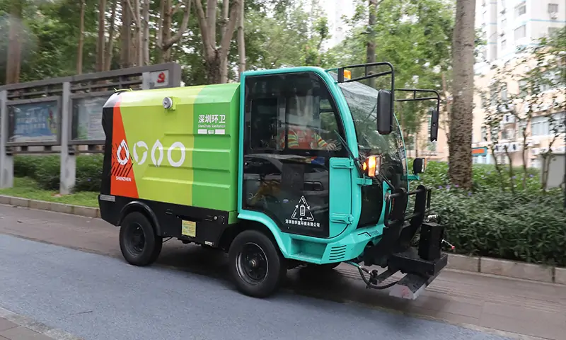 四輪高壓清洗車：助力深圳環(huán)衛(wèi)，為更美好的生活環(huán)境鋪路