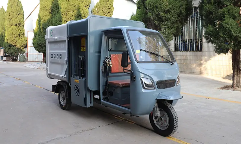 標(biāo)題：側(cè)裝式垃圾清運(yùn)車(chē)：美好城市環(huán)境的助力者