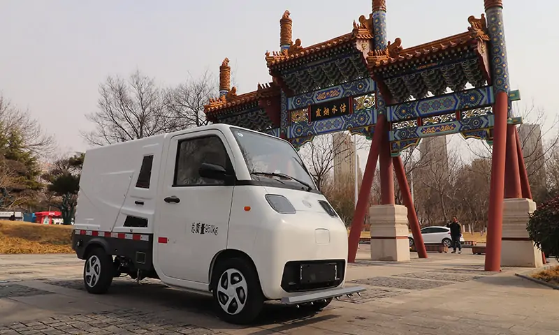 小型純電動道路養(yǎng)護(hù)車：城市環(huán)境守護(hù)者