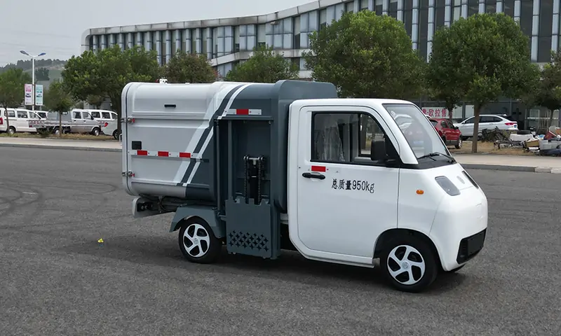 新能源垃圾清運(yùn)車(chē)助力環(huán)衛(wèi)事業(yè)，提升城市環(huán)境質(zhì)量
