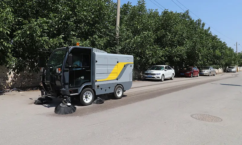 純電動(dòng)清掃車：城市清潔新風(fēng)尚，道路清掃專家。
