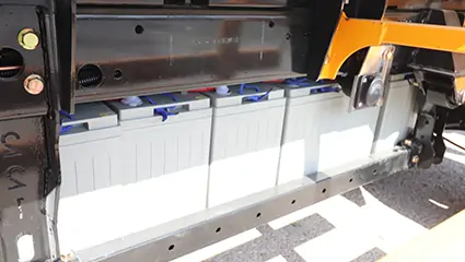 八桶式垃圾清運(yùn)車BY-L8動(dòng)力系統(tǒng)