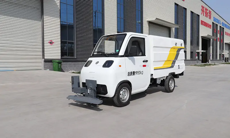 全能清潔新裝備：新能源路面養(yǎng)護(hù)車(chē)為城市環(huán)衛(wèi)注入新動(dòng)能