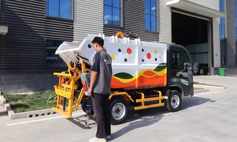綠色驅(qū)動(dòng) 智慧作業(yè)——后裝式新能源垃圾清運(yùn)車引領(lǐng)環(huán)衛(wèi)新風(fēng)尚