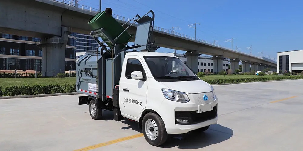 新能源側(cè)裝垃圾車，新能源垃圾車，小型垃圾車，純電動(dòng)垃圾車，環(huán)衛(wèi)垃圾車，垃圾車