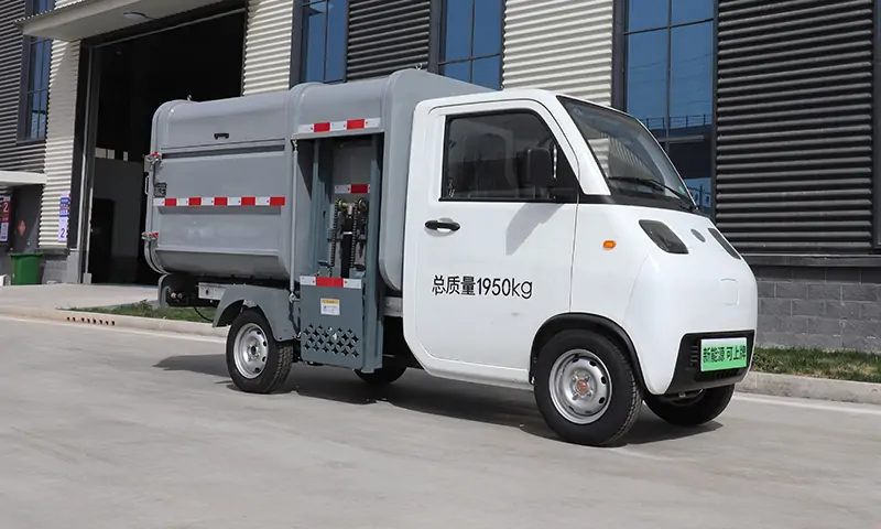 新能源自裝卸垃圾清運(yùn)車：靈活、時尚、實(shí)用的新型垃圾清運(yùn)裝備