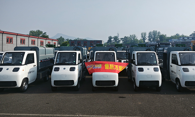 新能源側(cè)裝式垃圾清運車順利發(fā)往上海 助力城市綠色環(huán)衛(wèi)建設(shè)