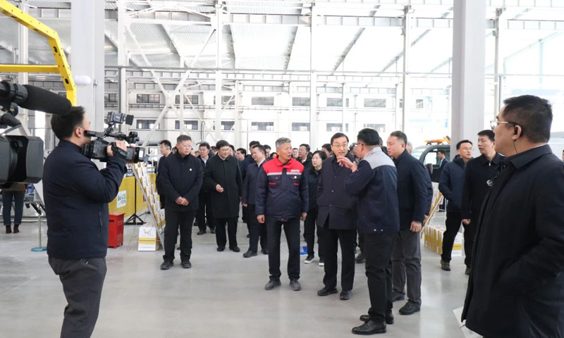 熱烈歡迎 省委常委、濟(jì)南市委書(shū)記劉強(qiáng)帶隊(duì)蒞臨我司新廠區(qū)觀摩調(diào)研指導(dǎo)
