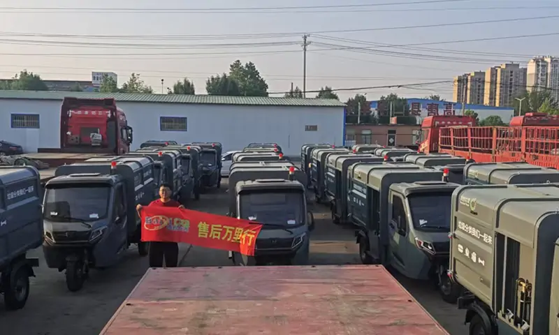 新能源側(cè)裝式垃圾清運(yùn)車(chē)交付 使用體驗(yàn)全面升級(jí)